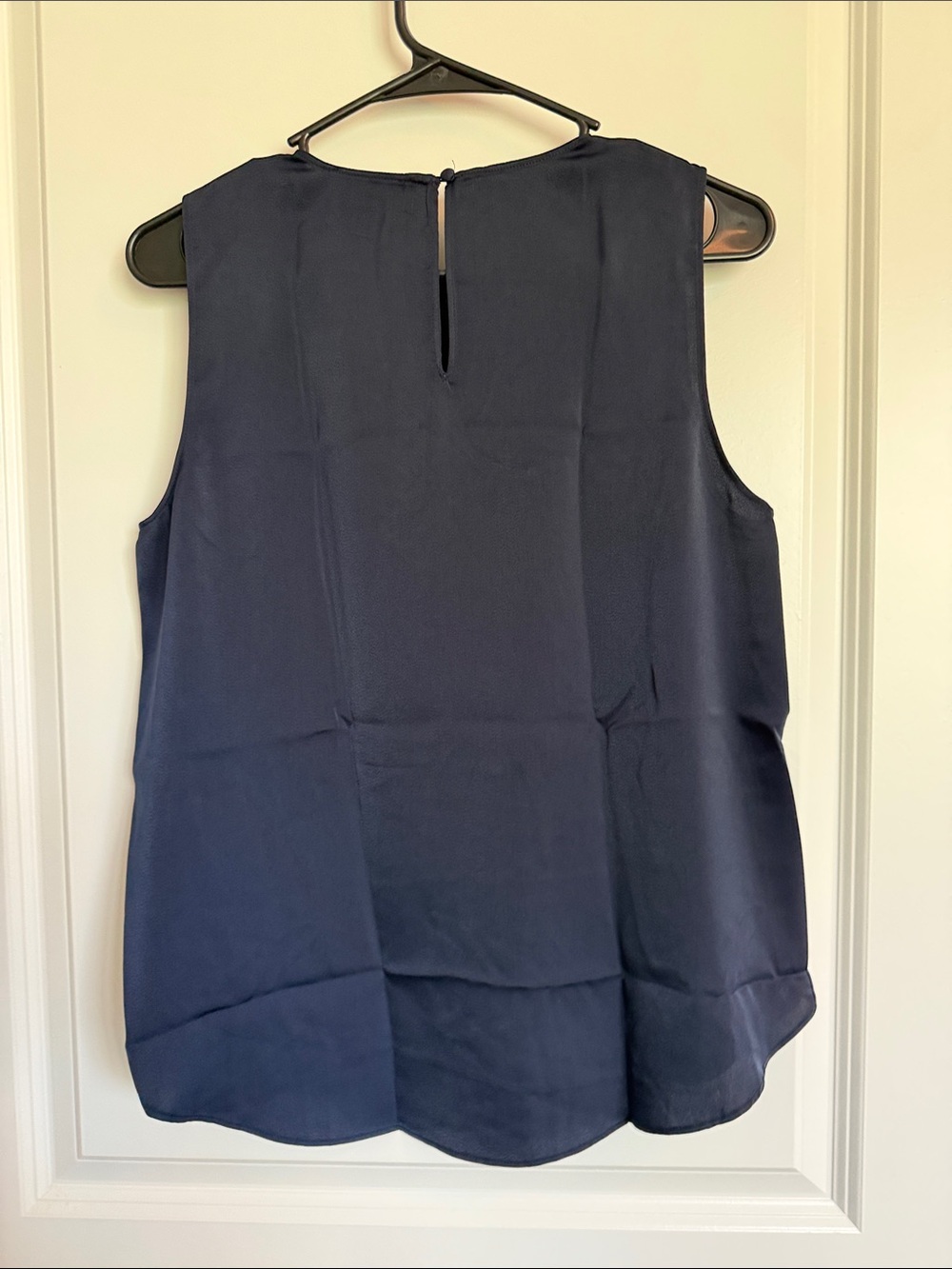 Banana Republic Navy Satin Shell Tunic | NWOT | Never worn | Size S - Picture 3 of 3